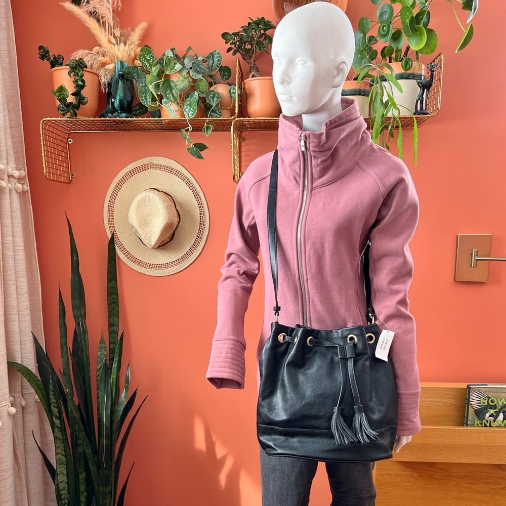 NWT Banana Republic Black Leather Crossbody Bucket Bag